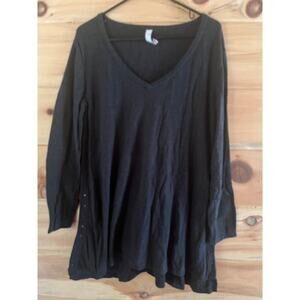 Indigenous women's organic cotton black vneck tunic blouse. stud detail. Size L